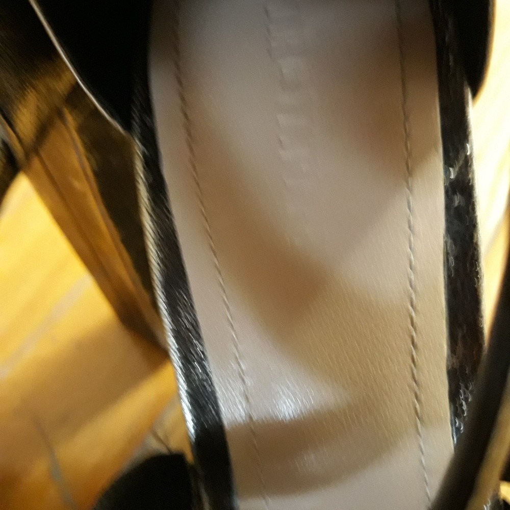 Pour La Victoire Gold Heels 8 - Picture 5 of 5